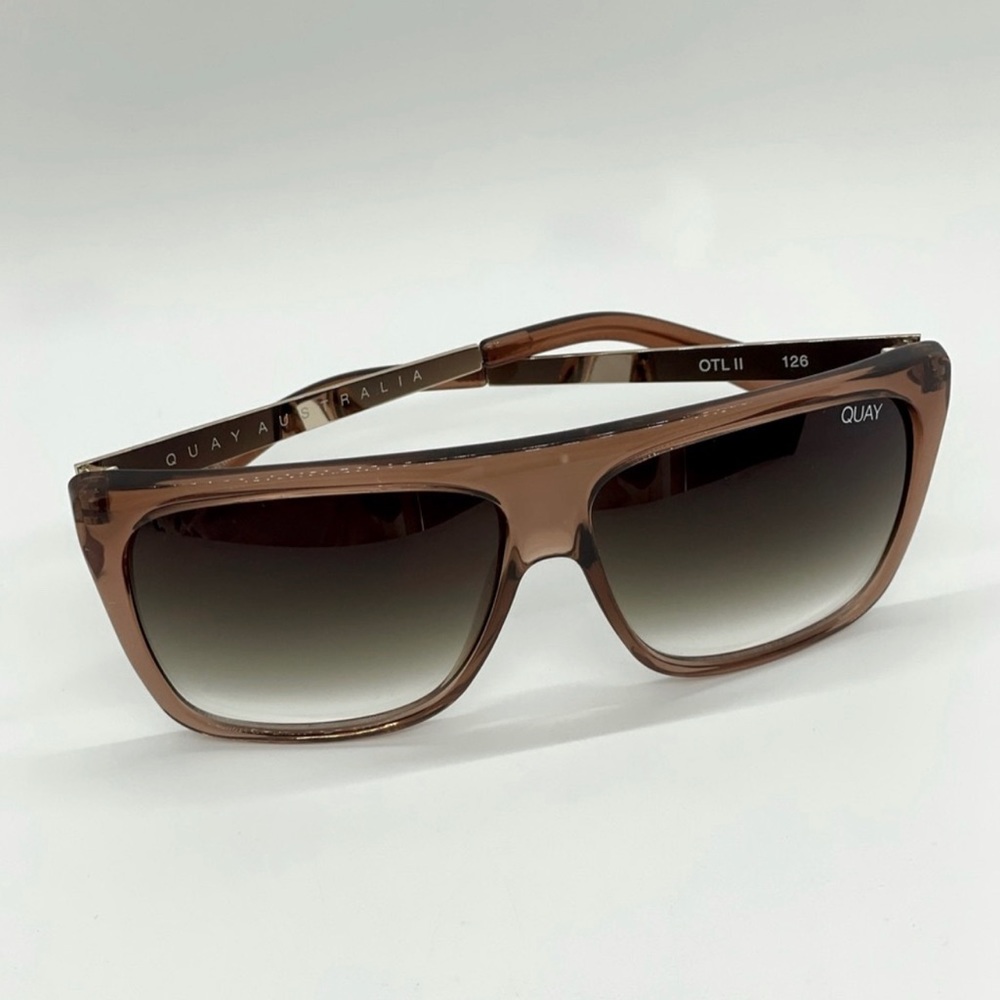Limited no longer available Quay x Desi Perkins OTL II brown sunnies 😎